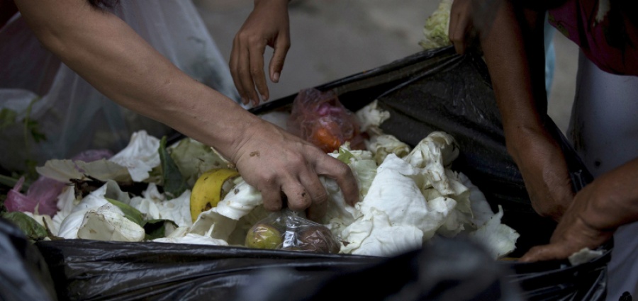 Αποτέλεσμα εικόνας για φτώχεια και πείνα βιώνουν οι κάτοικοι της Βενεζουέλας